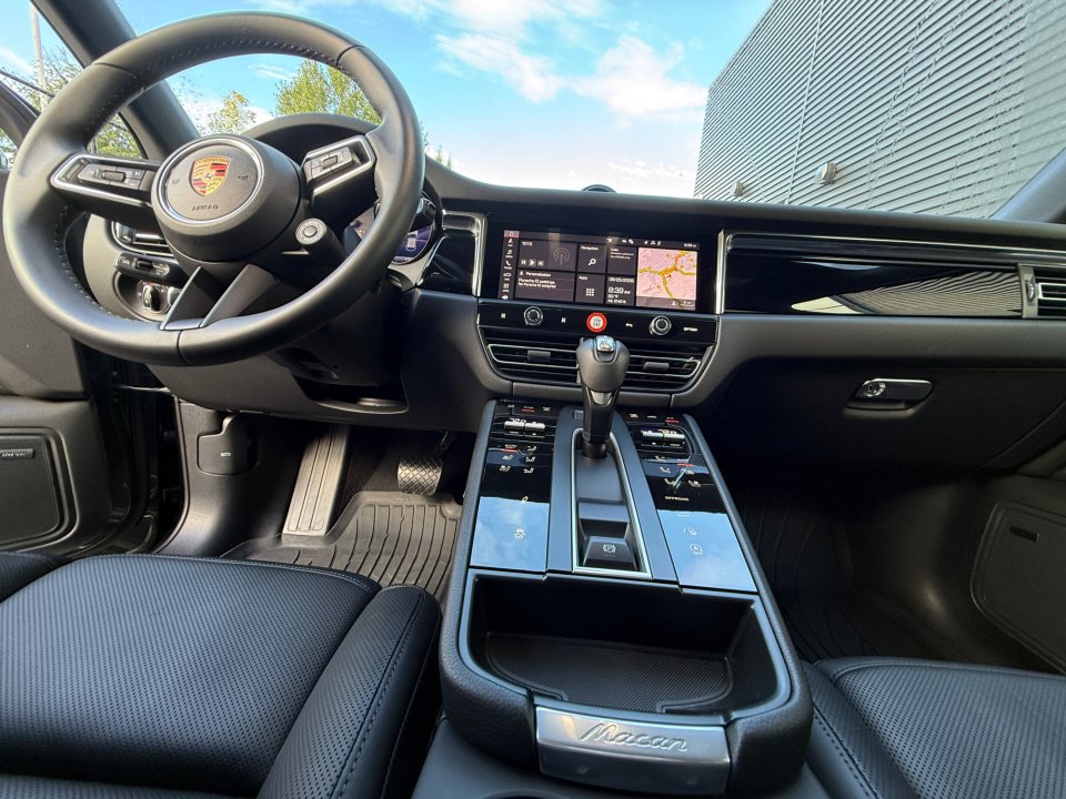 Certified 2026 Porsche Macan Turbo AWD/4WD image 16