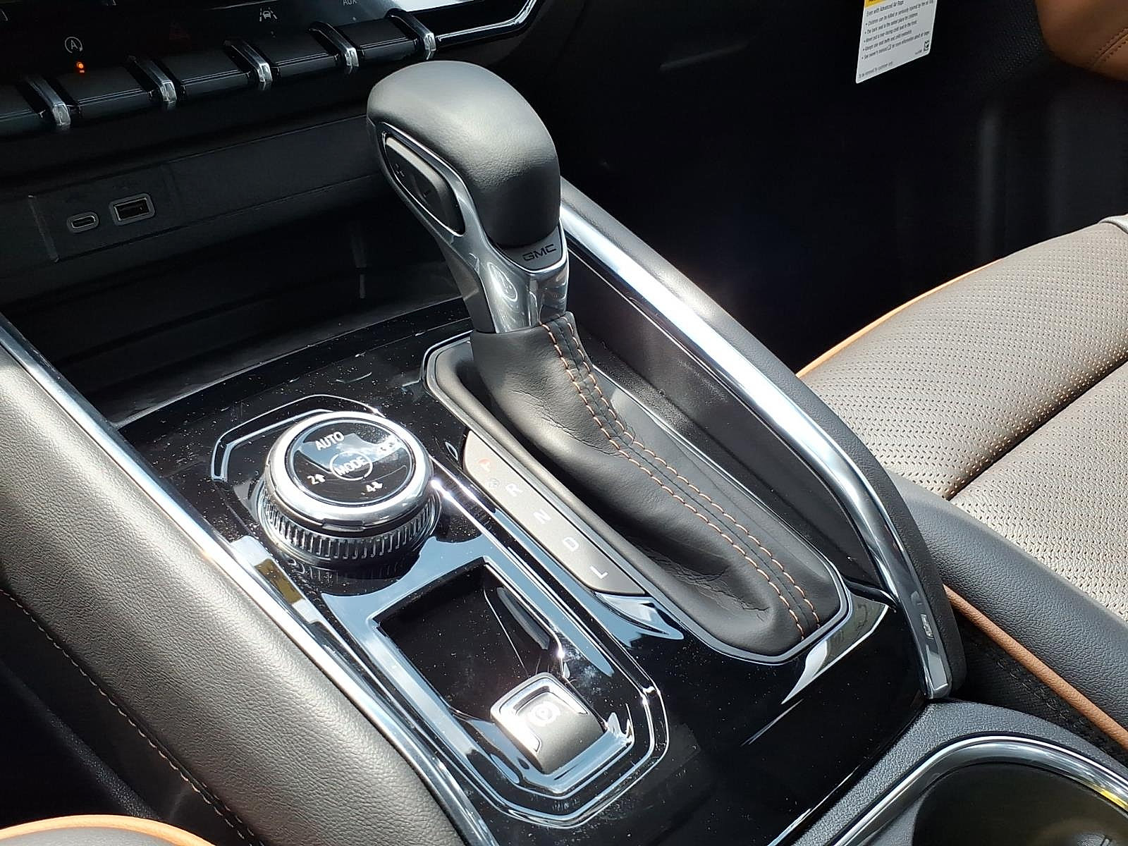 New 2026 GMC Canyon AT4 w/ Technology Plus Package AWD/4WD image 18
