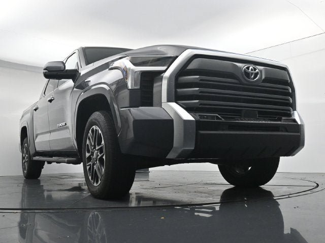 Used 2025 Toyota Tundra Limited AWD/4WD image 34