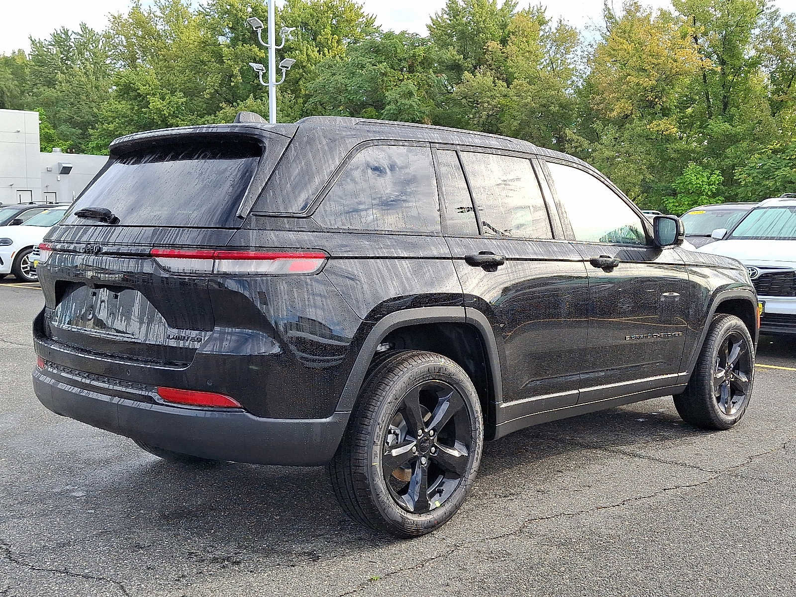 New 2025 Jeep Grand Cherokee Limited w/ Black Appearance Package image 4