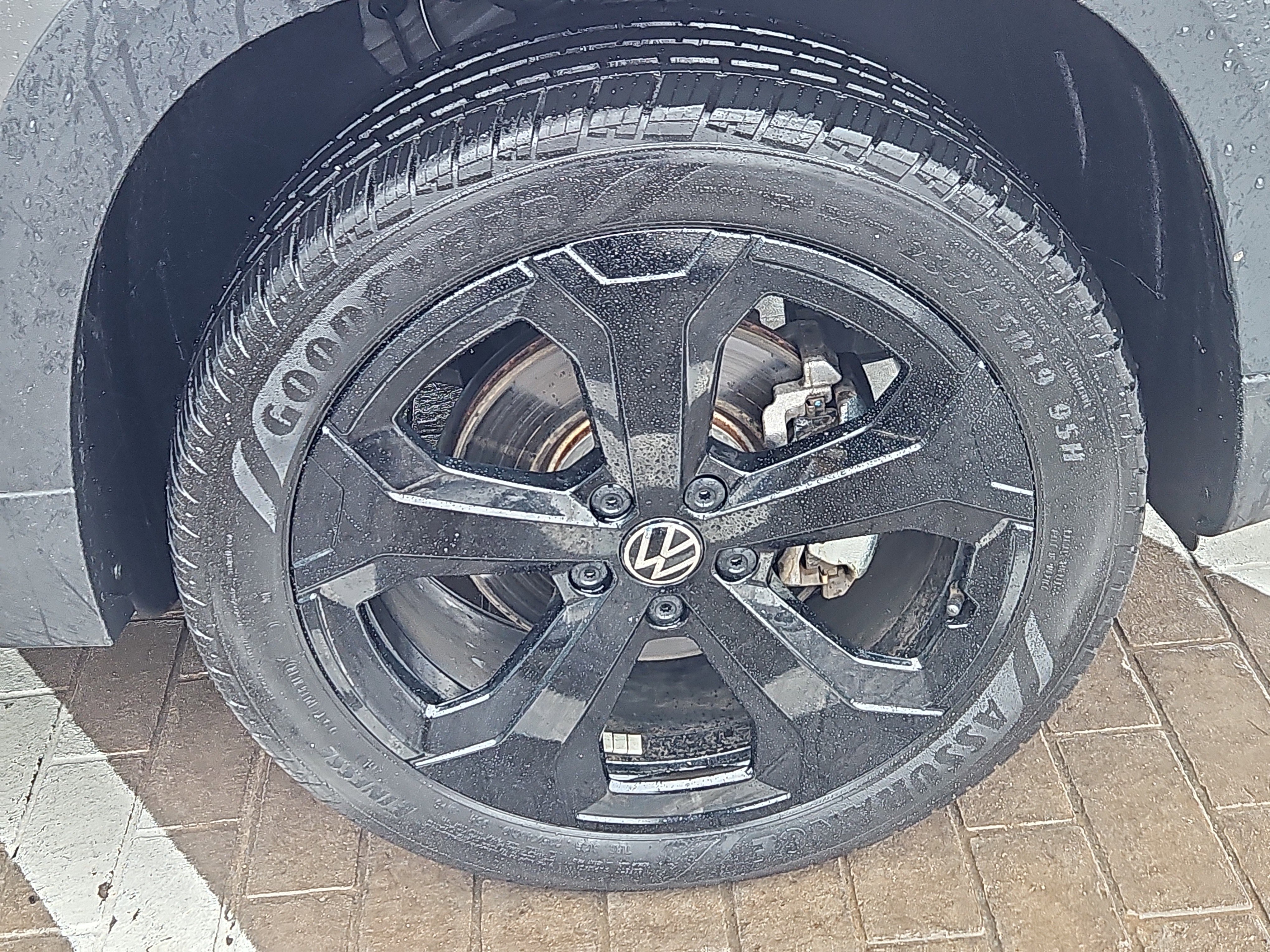 Used 2025 Volkswagen Taos SEL image 30