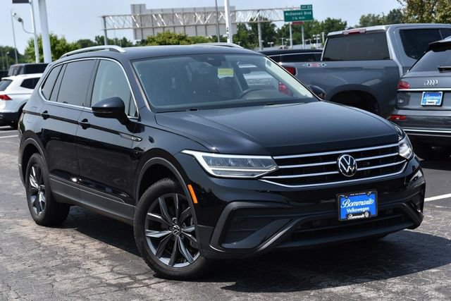 Certified 2023 Volkswagen Tiguan SE w/ Panoramic Sunroof Package FWD image 2
