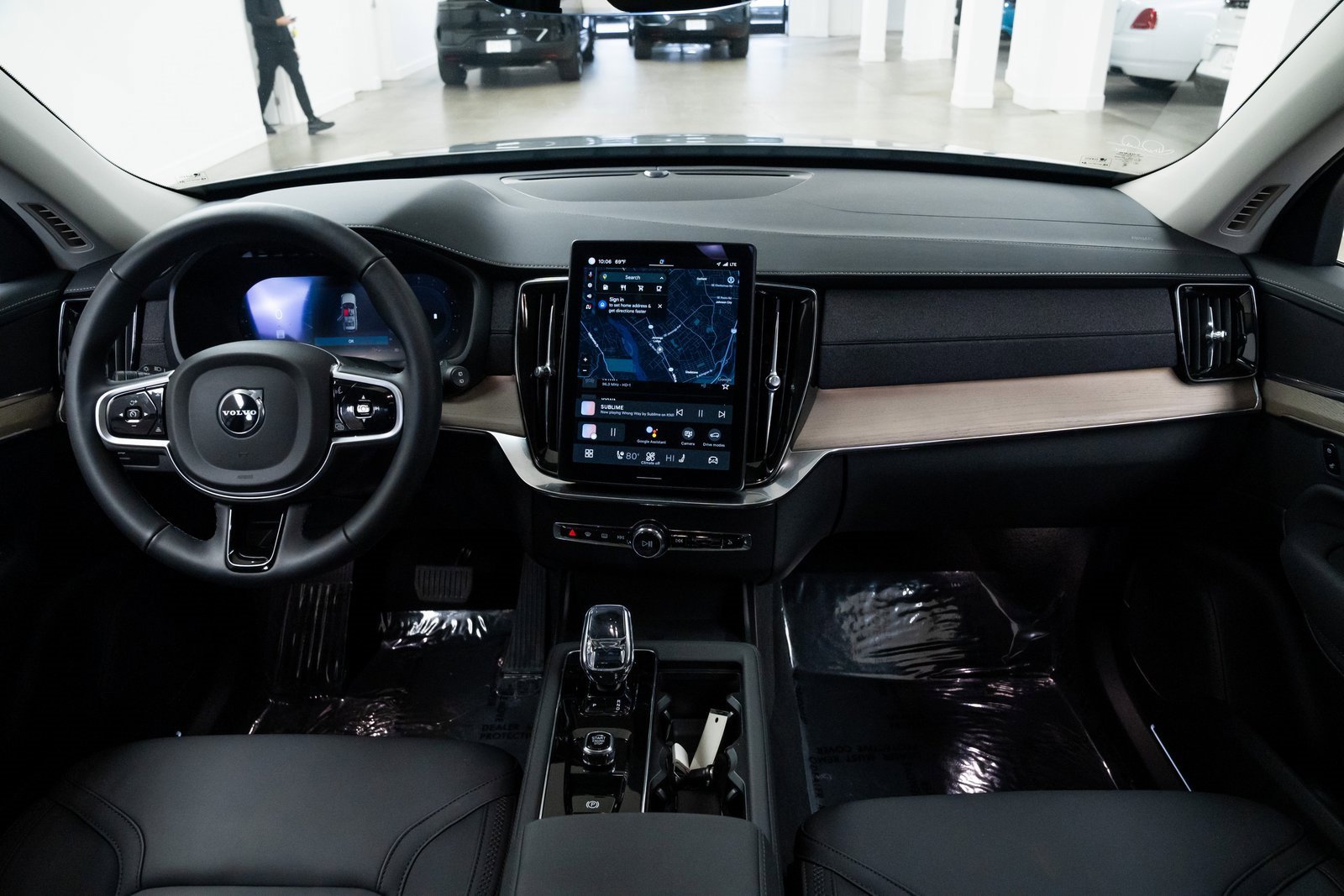 Used 2025 Volvo XC90 B6 Plus image 9