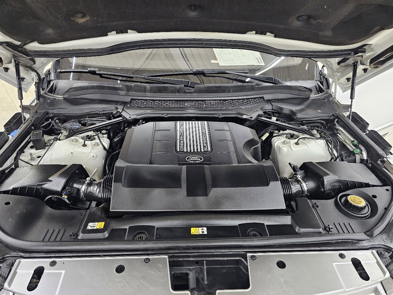 Used 2017 Land Rover Range Rover HSE image 42