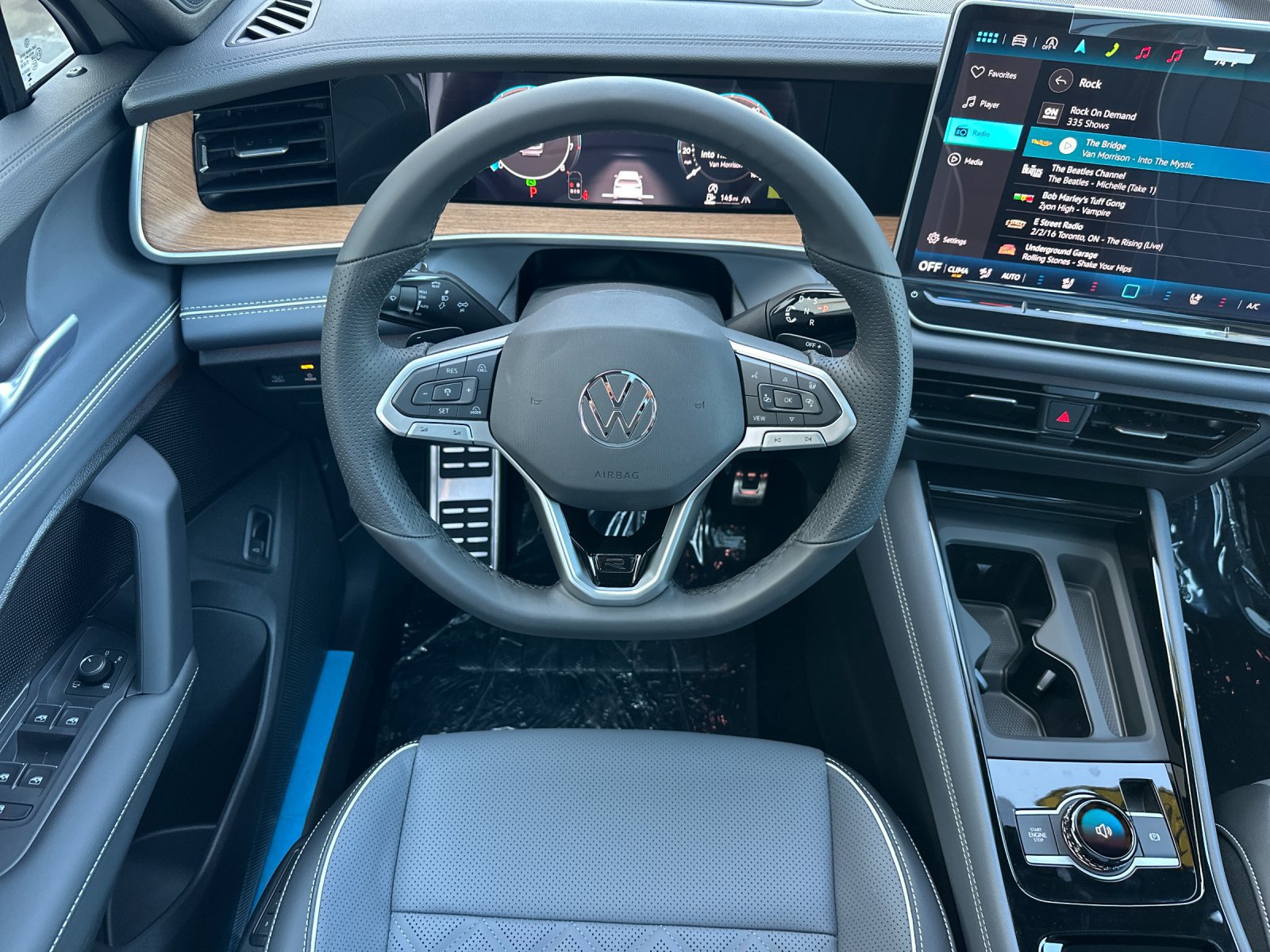 New 2026 Volkswagen Tiguan SEL R-Line AWD/4WD image 14