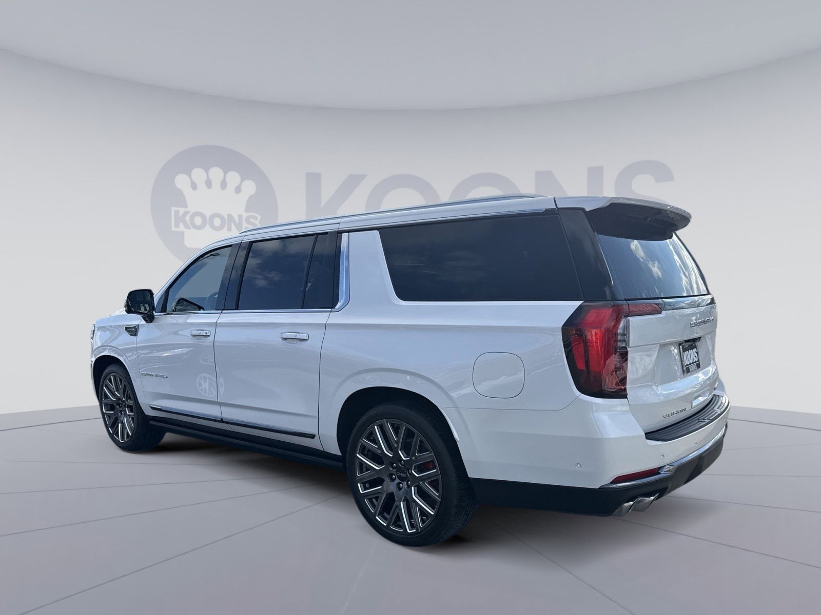 Used 2025 GMC Yukon XL Denali Ultimate w/ LPO, Illumination Package image 4