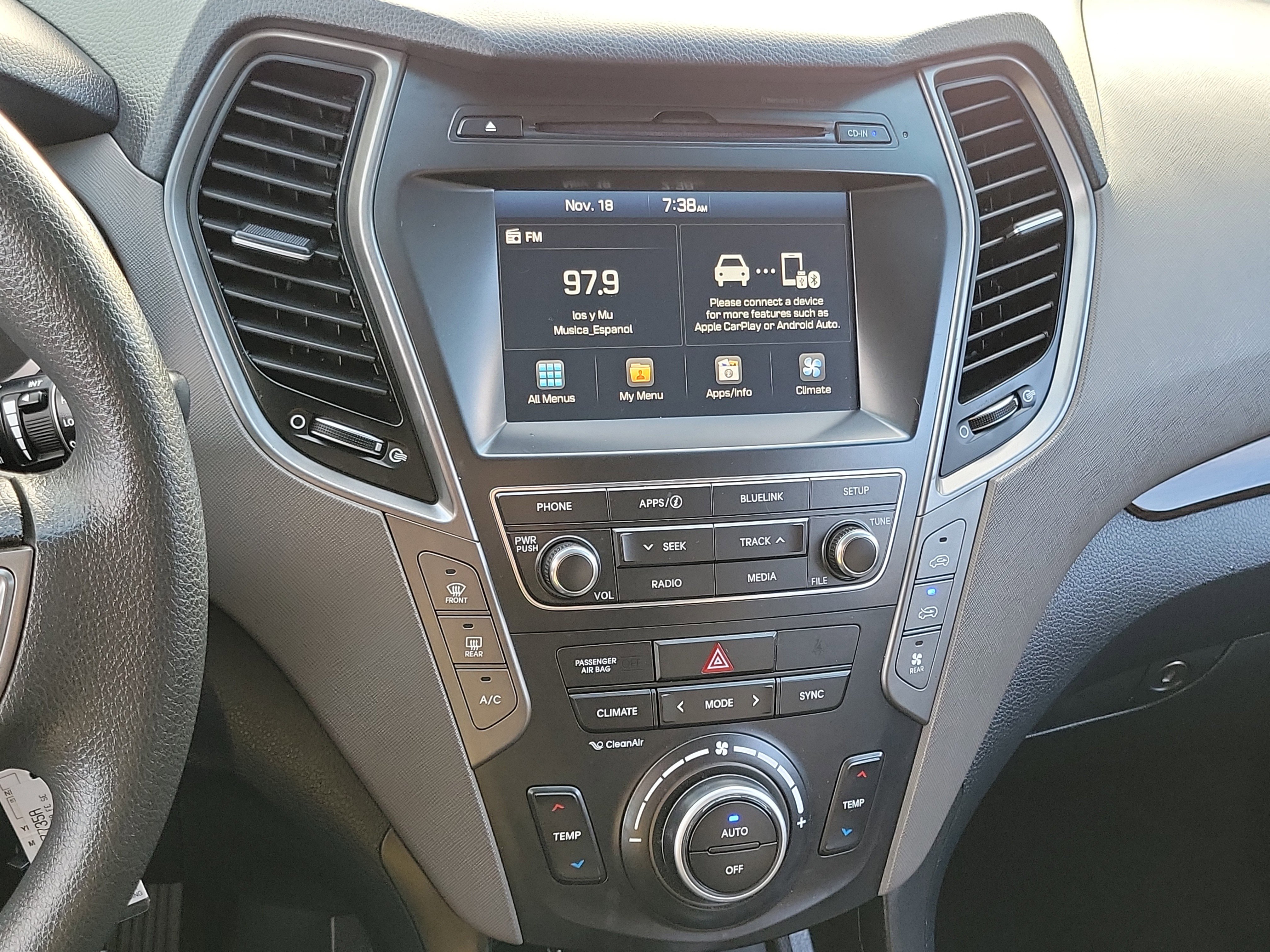 Used 2018 Hyundai Santa Fe SE image 11