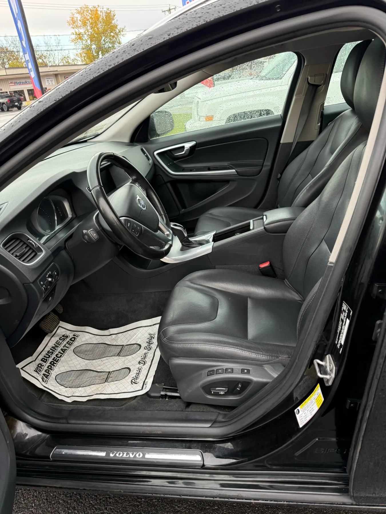 Used 2017 Volvo V60 T5 Premier w/ Convenience Package image 10