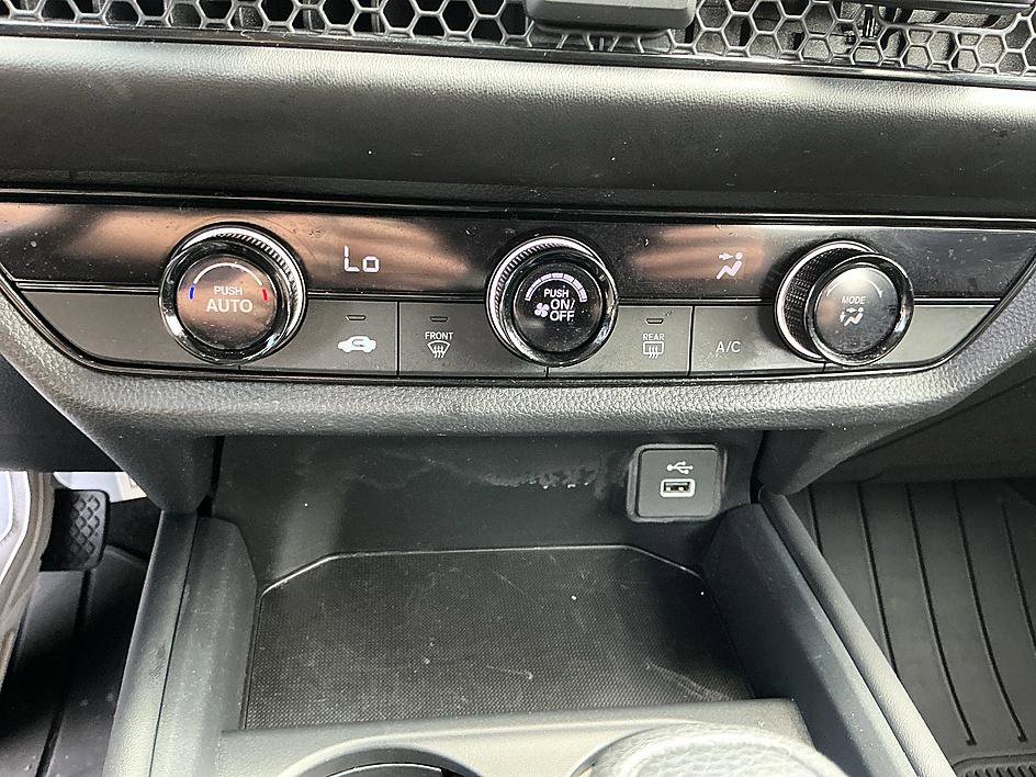 Used 2025 Honda HR-V LX image 18