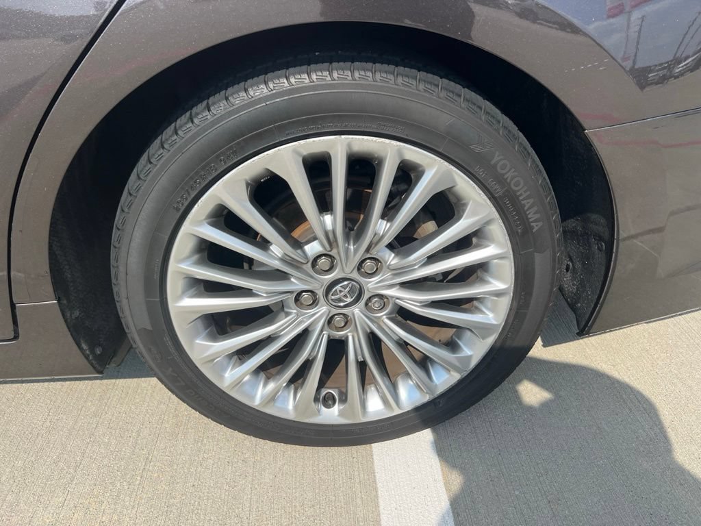 Used 2020 Toyota Avalon Limited FWD image 21