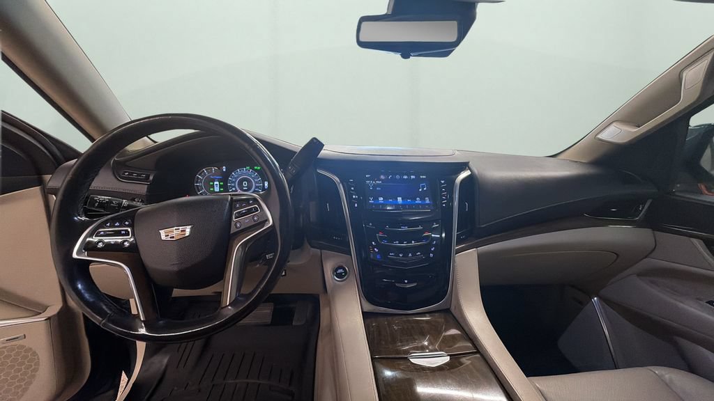Used 2019 Cadillac Escalade Luxury AWD/4WD image 10