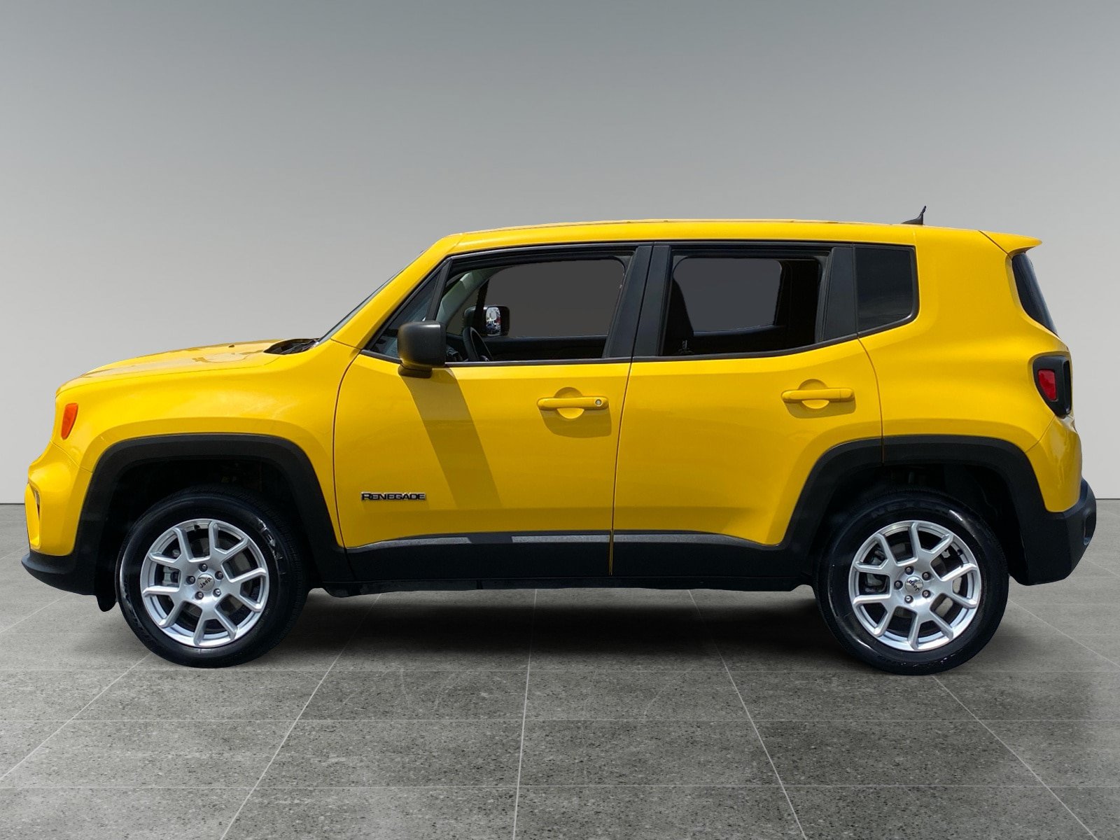 Used 2023 Jeep Renegade Latitude AWD/4WD image 2