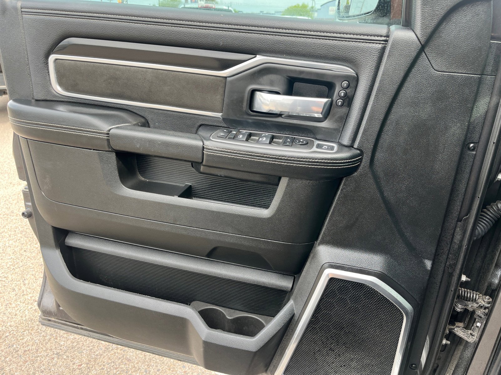 Used 2022 RAM 2500 Laramie w/ Night Edition AWD/4WD image 13