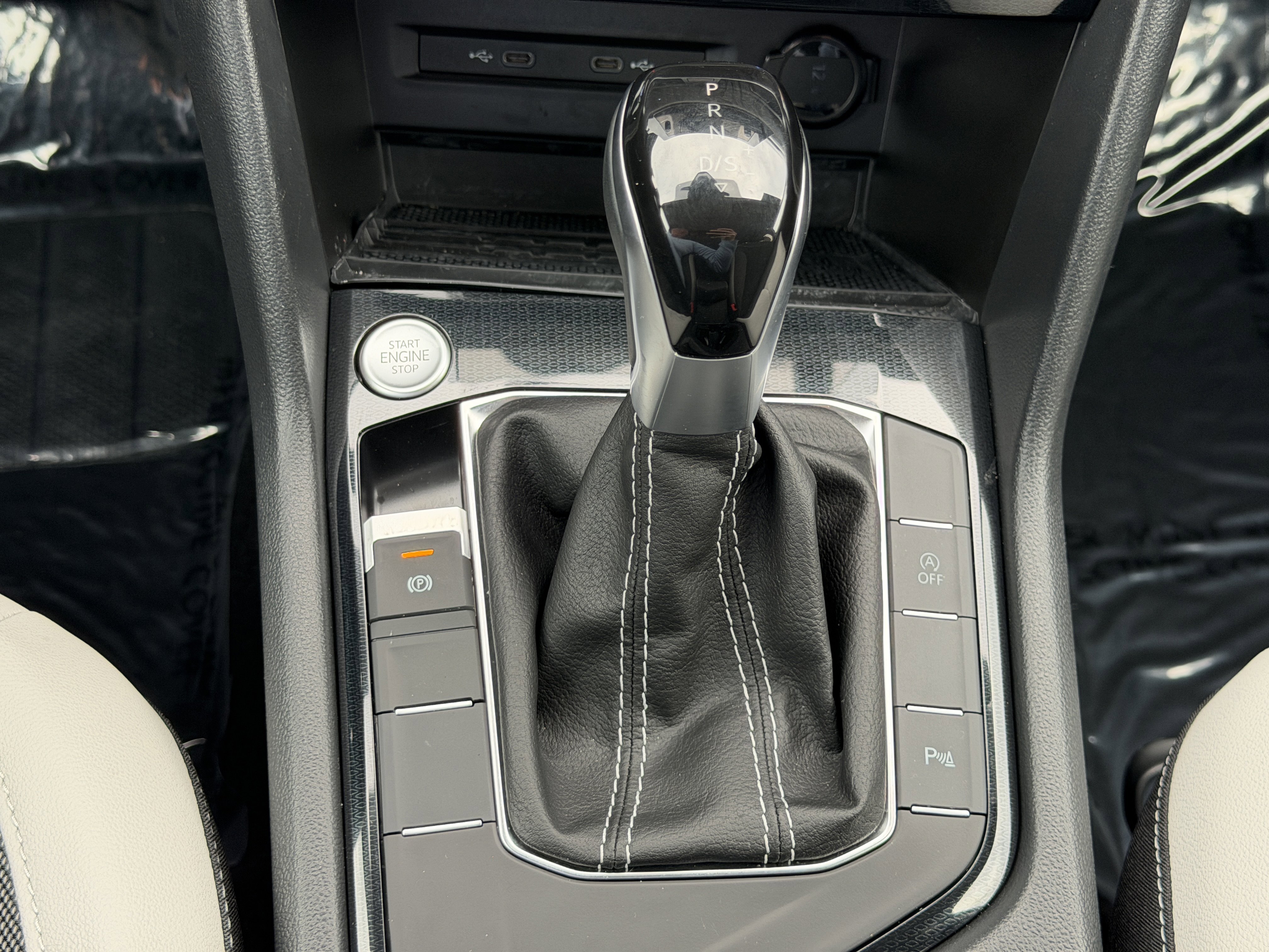 Used 2025 Volkswagen Taos SE image 24