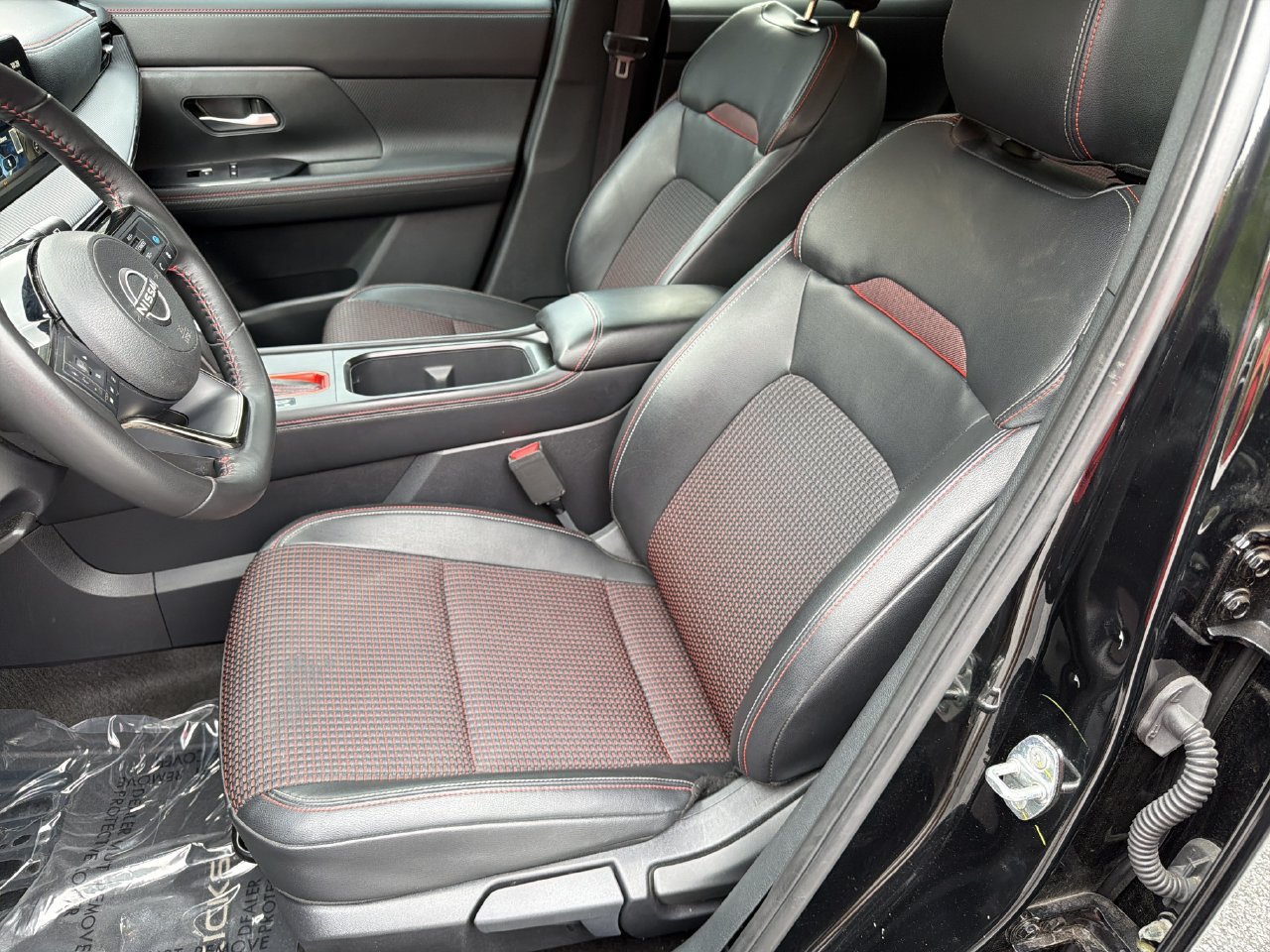 Certified 2025 Nissan Kicks SR FWD image 18