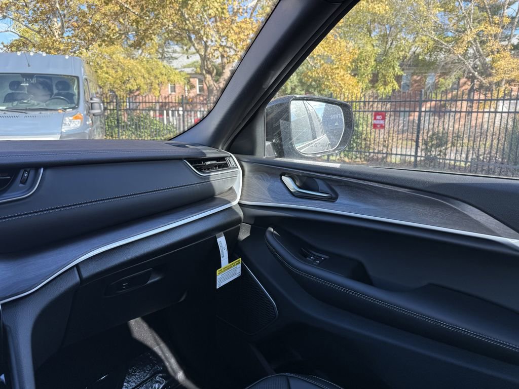 New 2025 Jeep Grand Cherokee L Limited w/ Luxury Tech Group II image 26