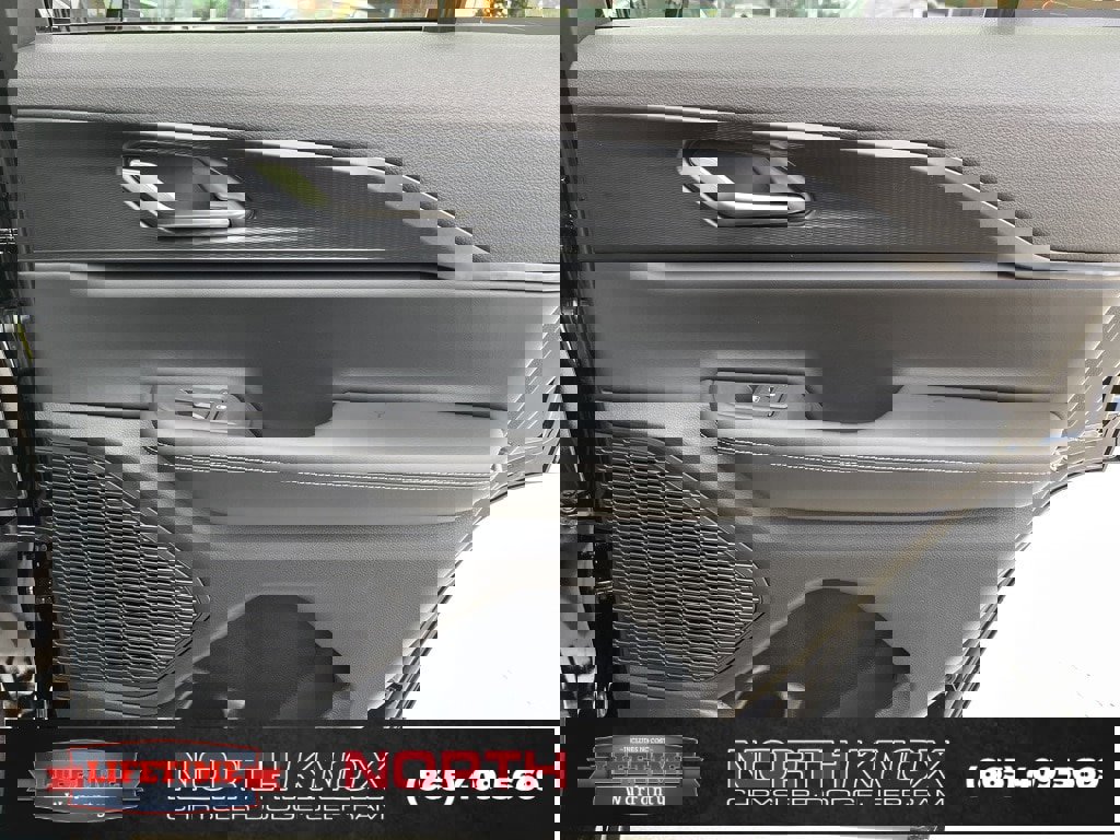 New 2025 Jeep Grand Cherokee Altitude image 25