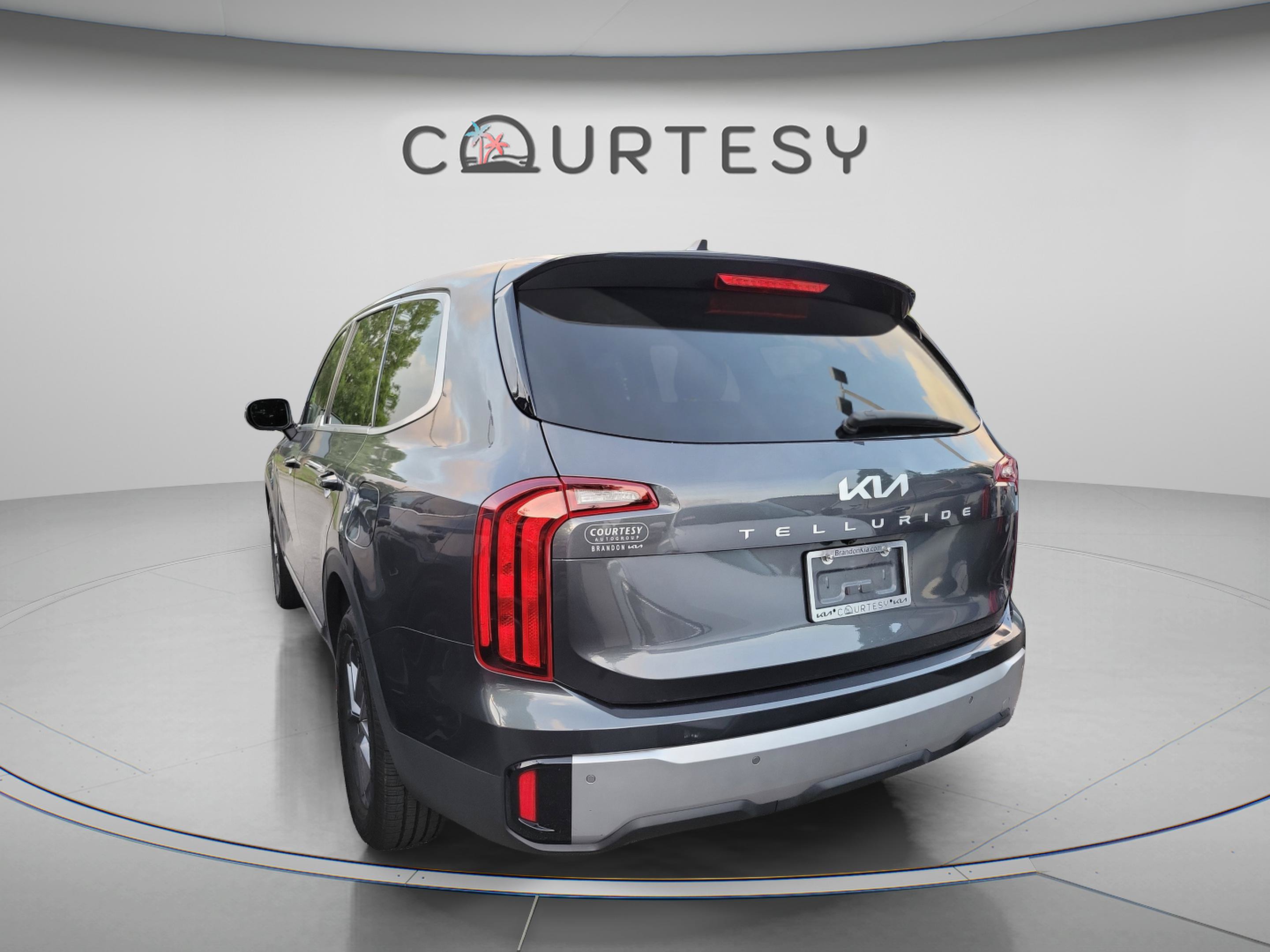 Used 2023 Kia Telluride LX FWD image 7