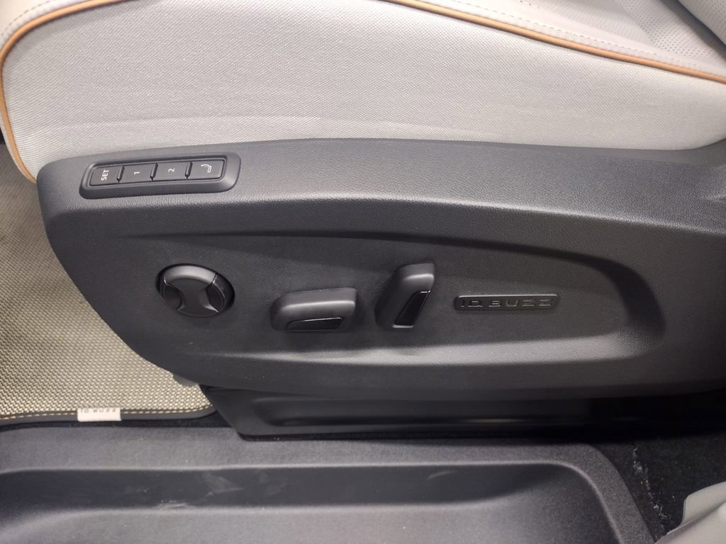 New 2025 Volkswagen ID. Buzz 1st Edition image 16