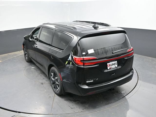 New 2027 Chrysler Pacifica Limited FWD image 47