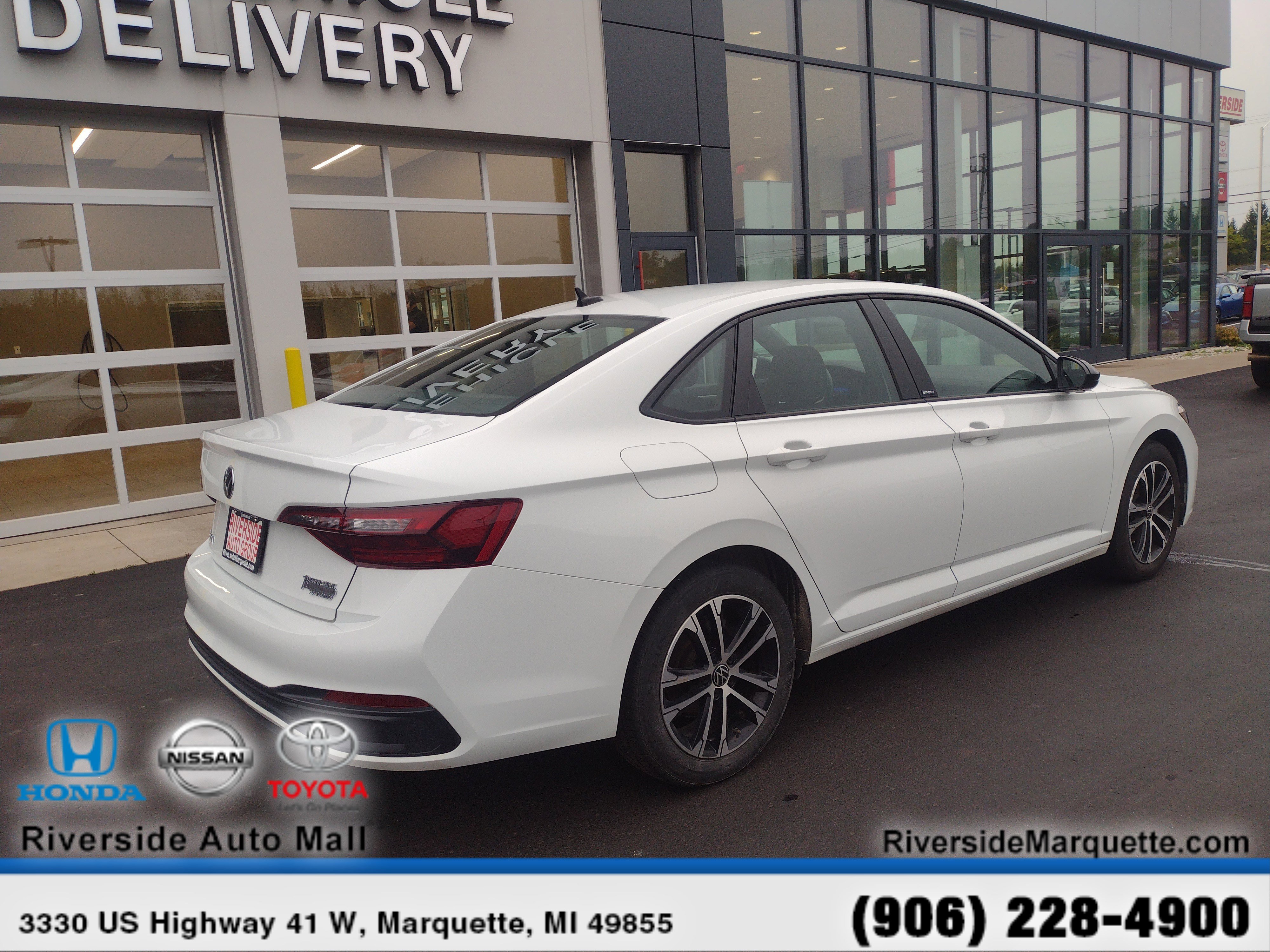 Used 2024 Volkswagen Jetta Sport image 9