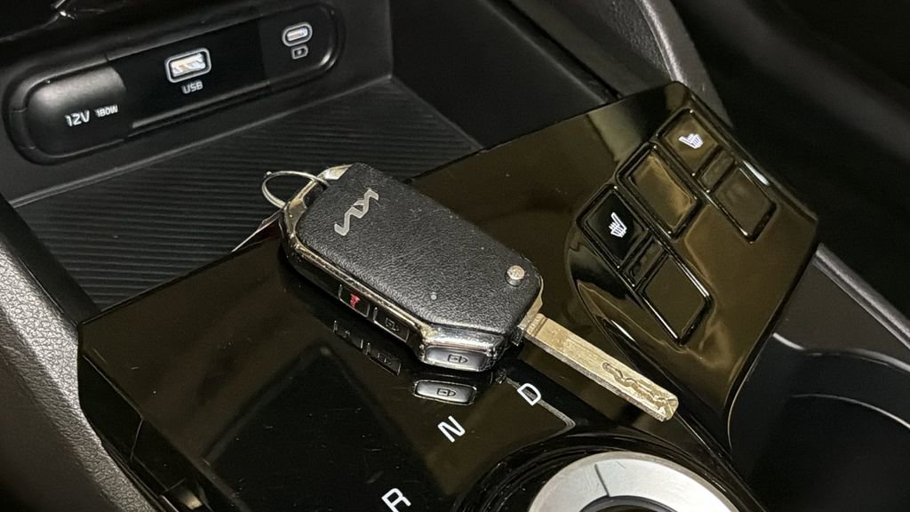 Used 2023 Kia Sportage LX image 30