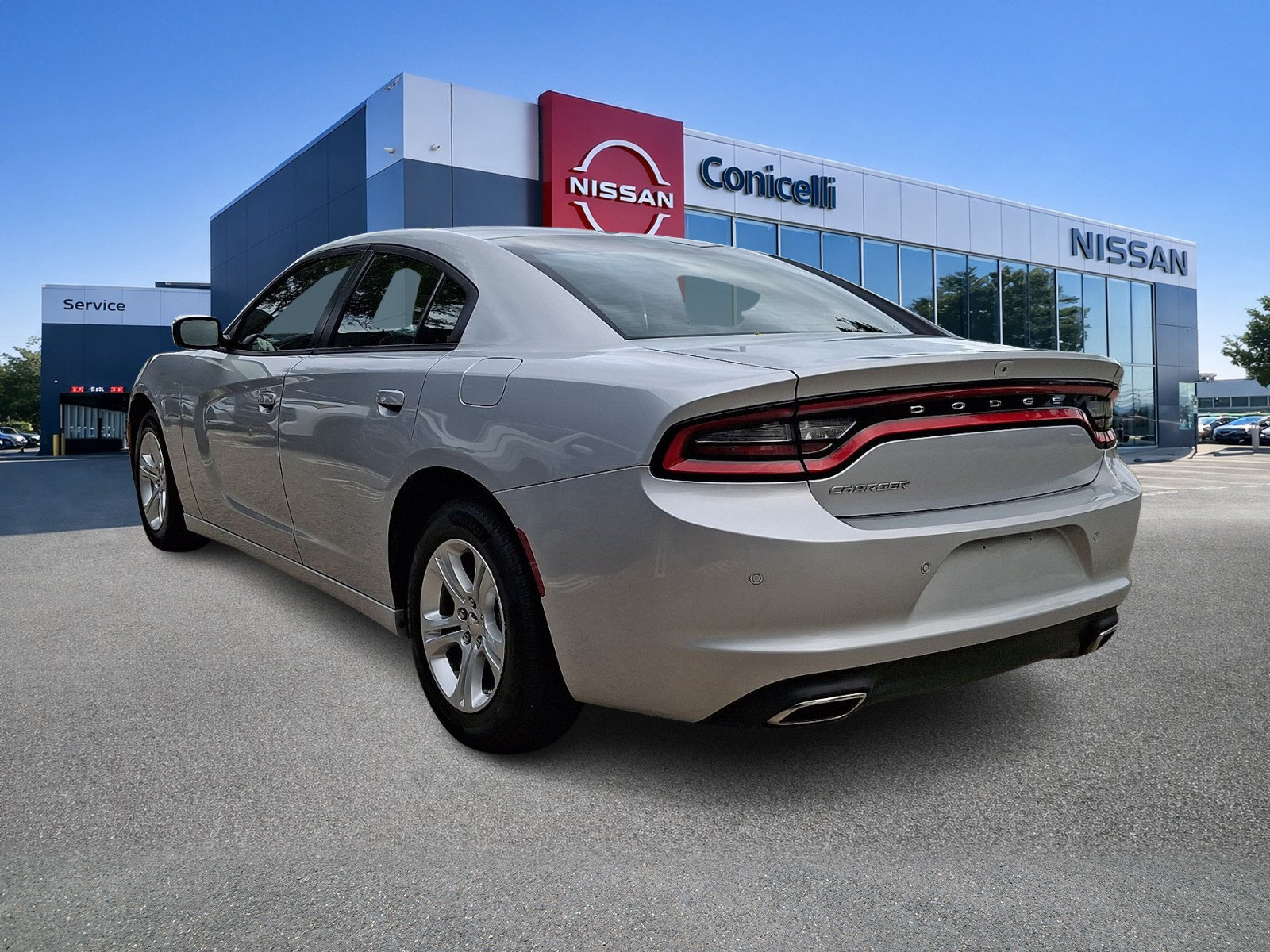 Used 2022 Dodge Charger SXT w/ Leather Interior Group RWD image 4
