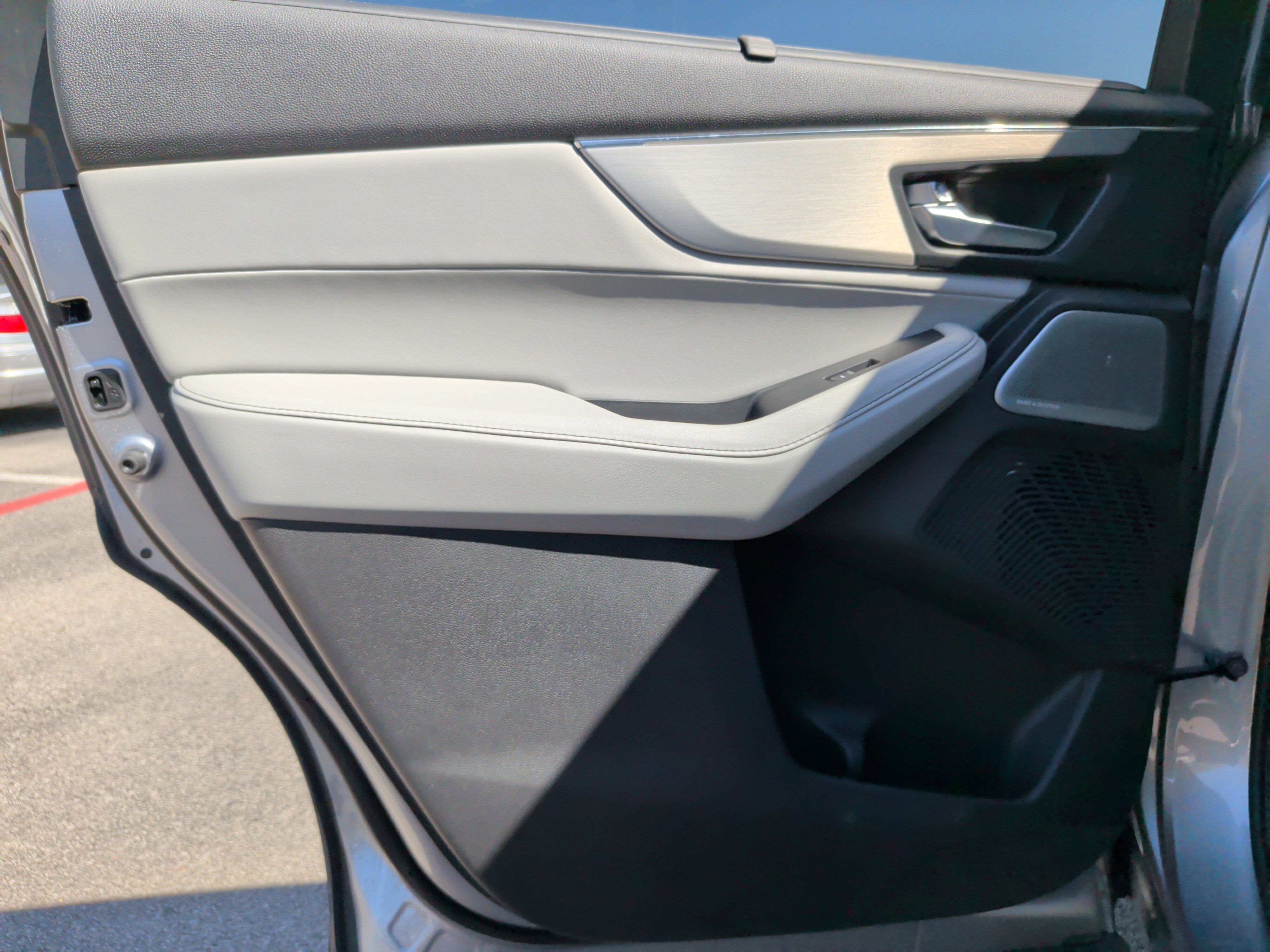 Used 2025 Acura MDX SH-AWD w/ Technology Package image 40