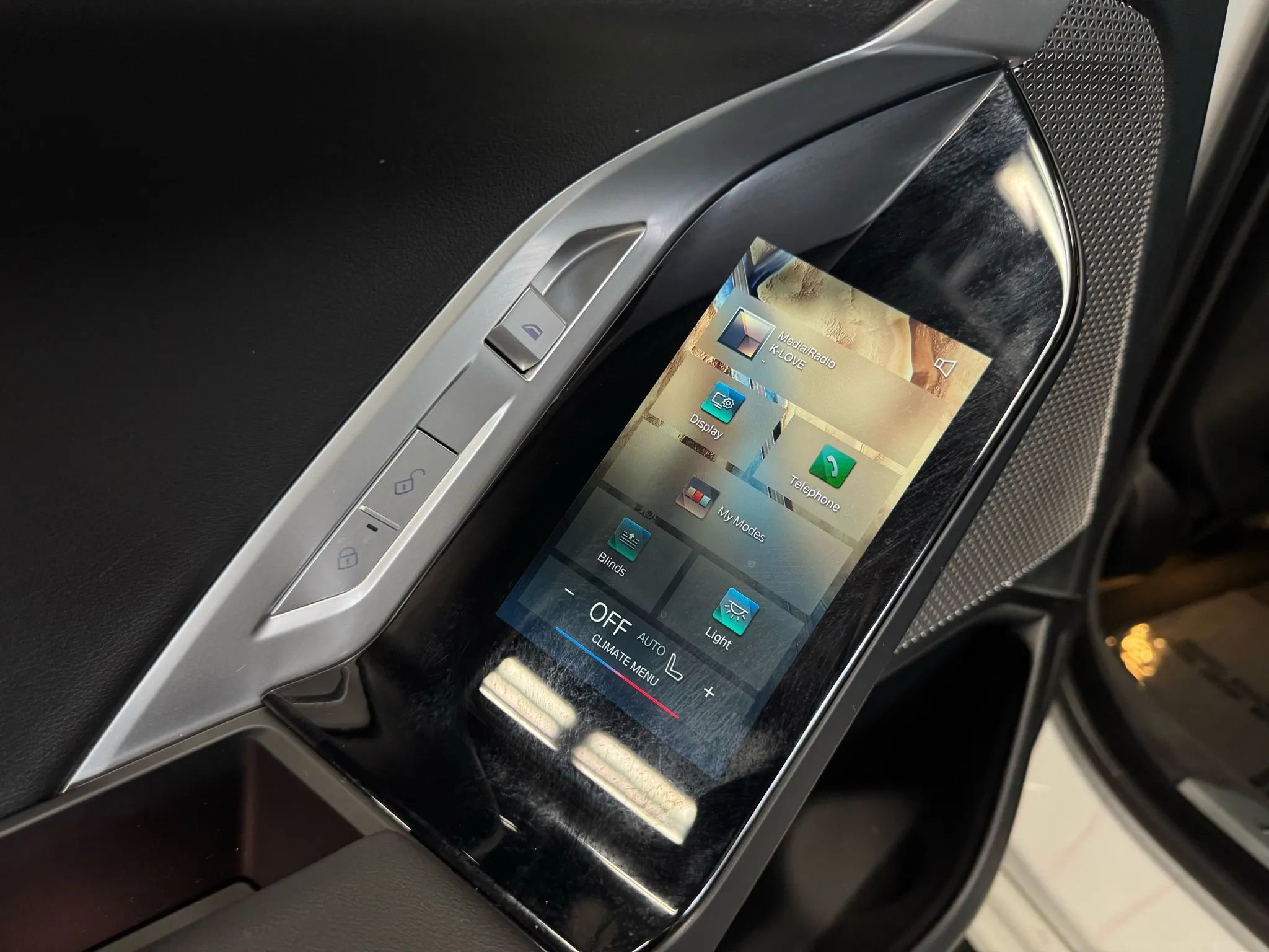 Used 2024 BMW 740i image 30