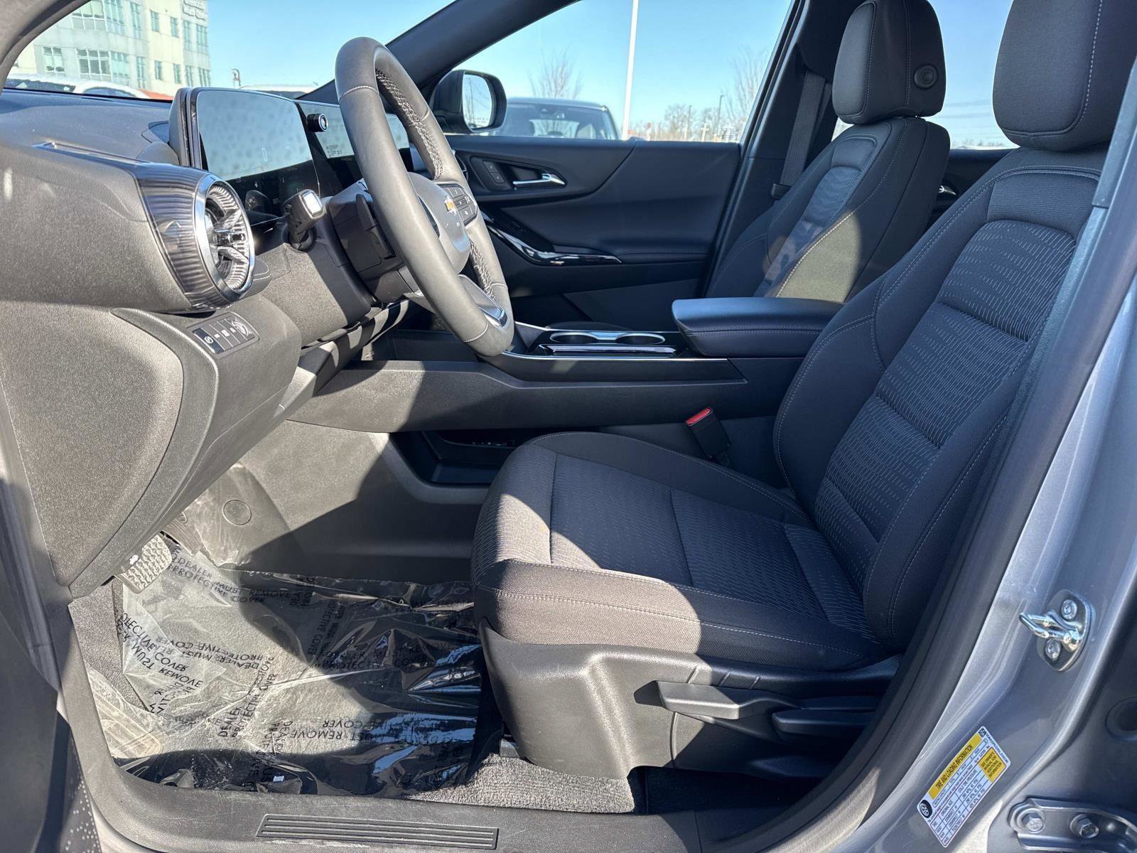 Used 2025 Chevrolet Equinox LT image 22