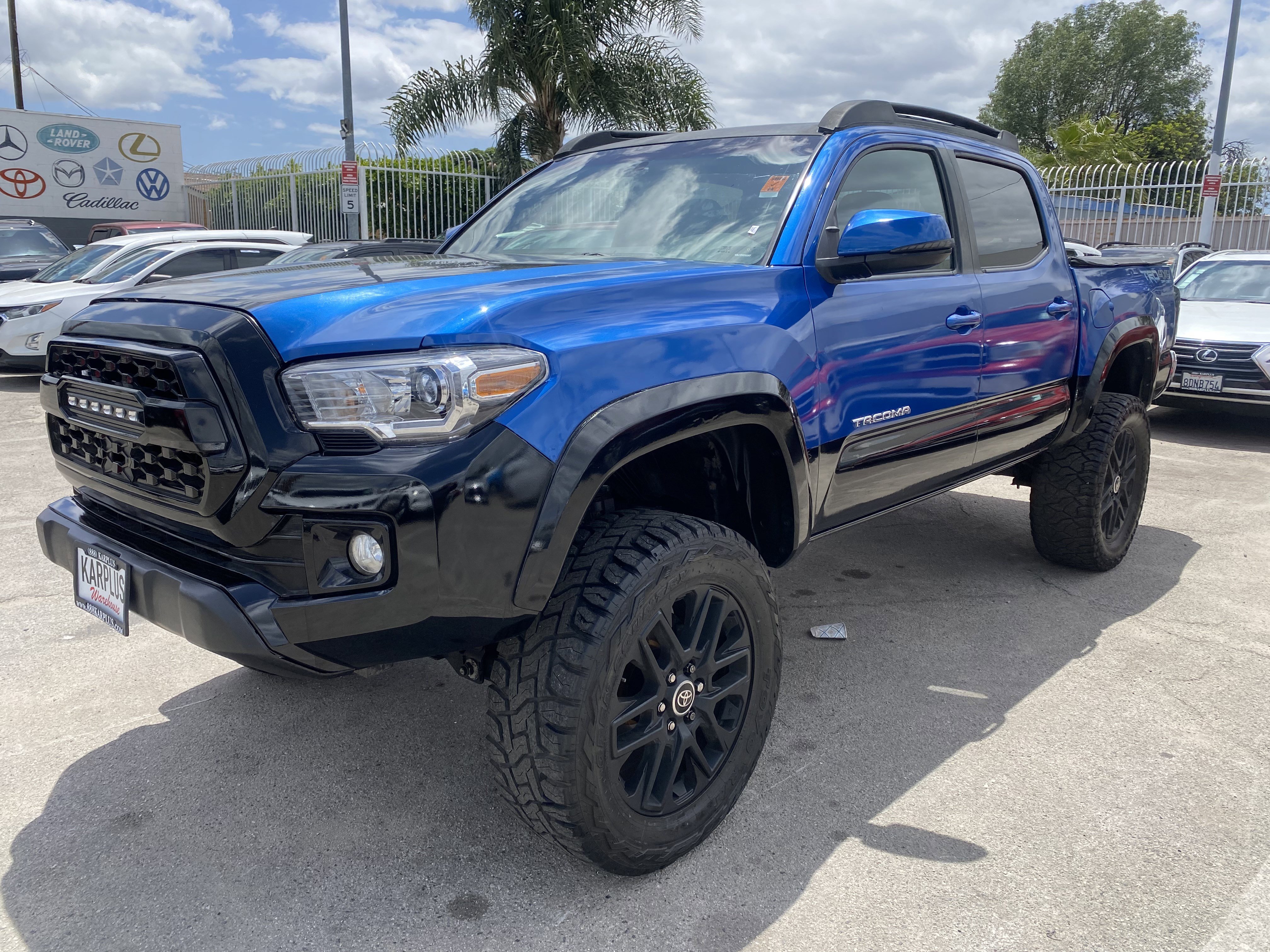 Used 2017 Toyota Tacoma TRD Off-Road AWD/4WD image 2