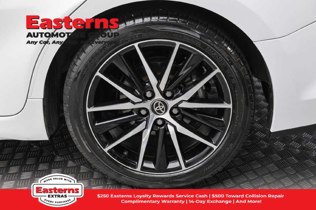 Used 2025 Toyota Camry SE FWD image 9