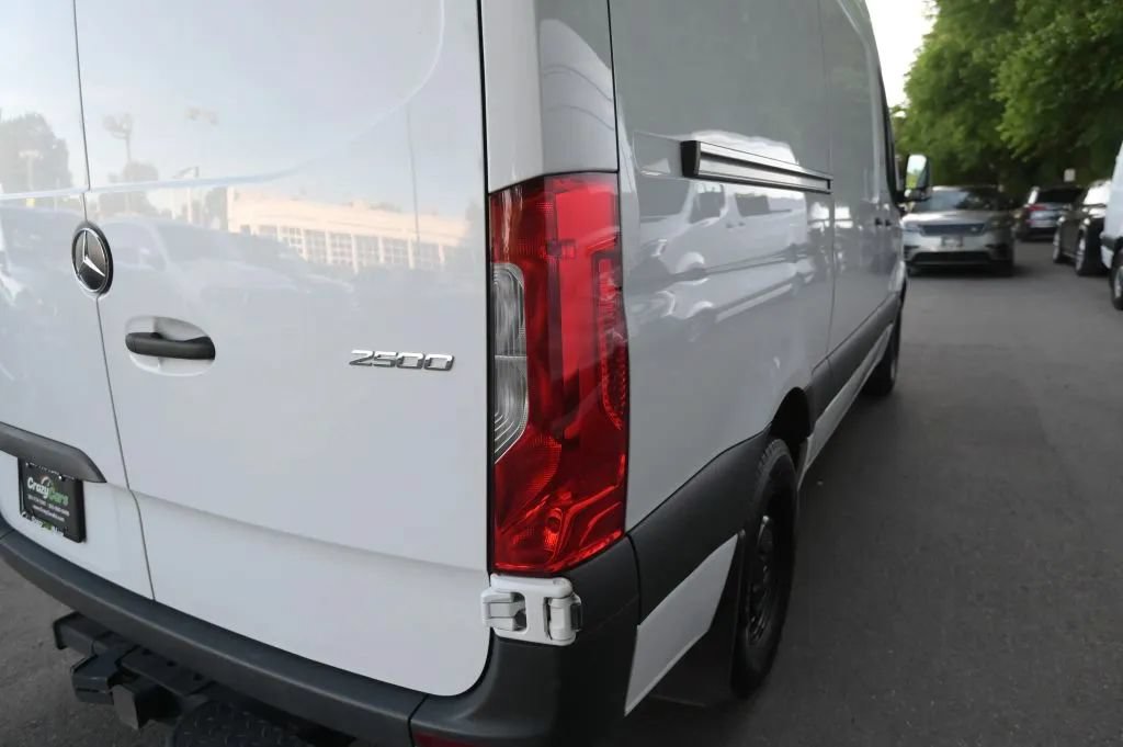 Used 2025 Mercedes-Benz Sprinter 2500 image 30