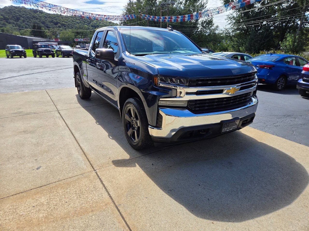 Used 2019 Chevrolet Silverado 1500 LT w/ All-Star Edition AWD/4WD image 1