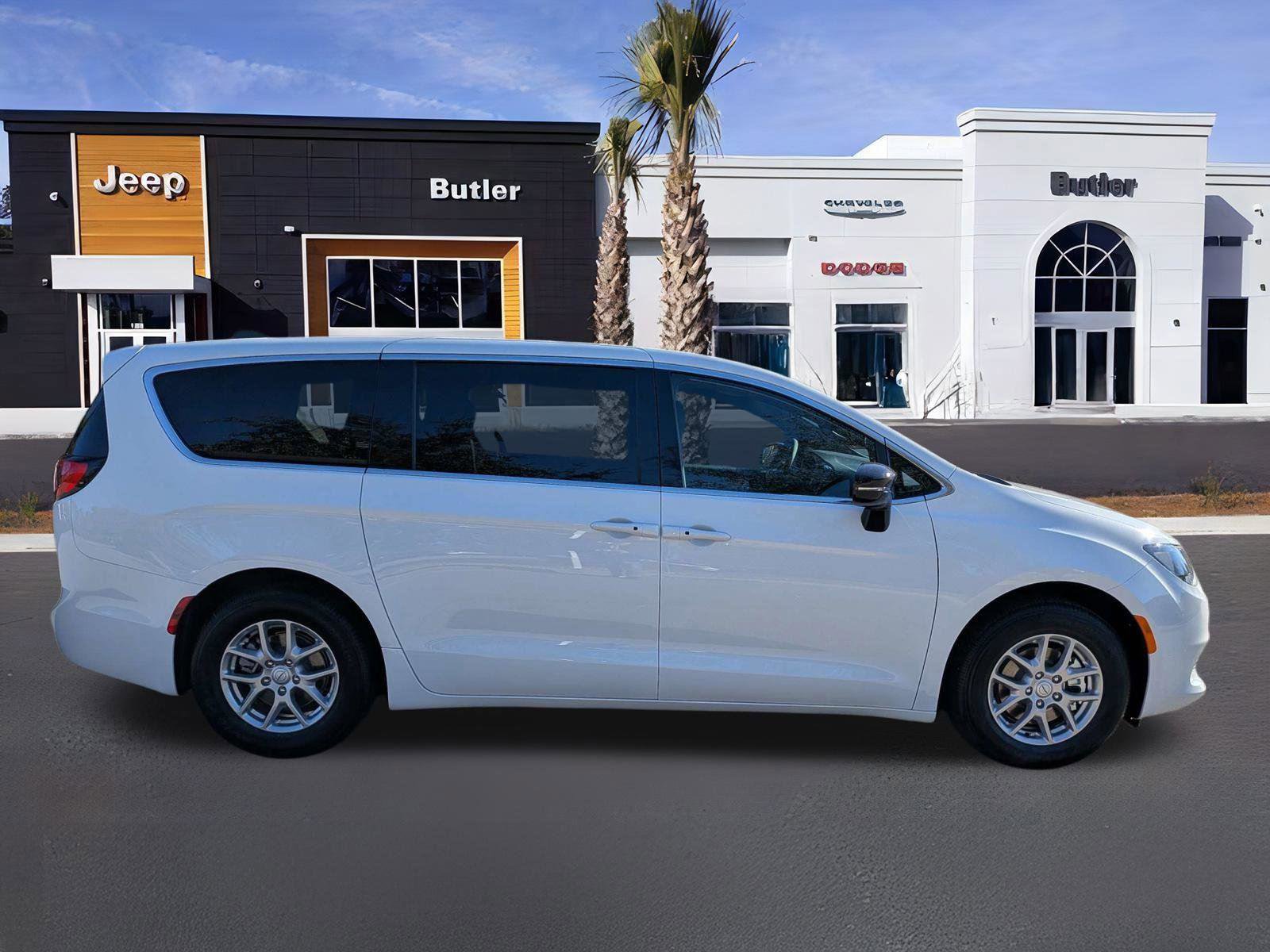 New 2026 Chrysler Voyager LX image 7