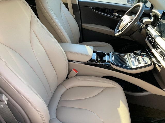 Used 2023 Lincoln Nautilus AWD w/ Premium Package image 12