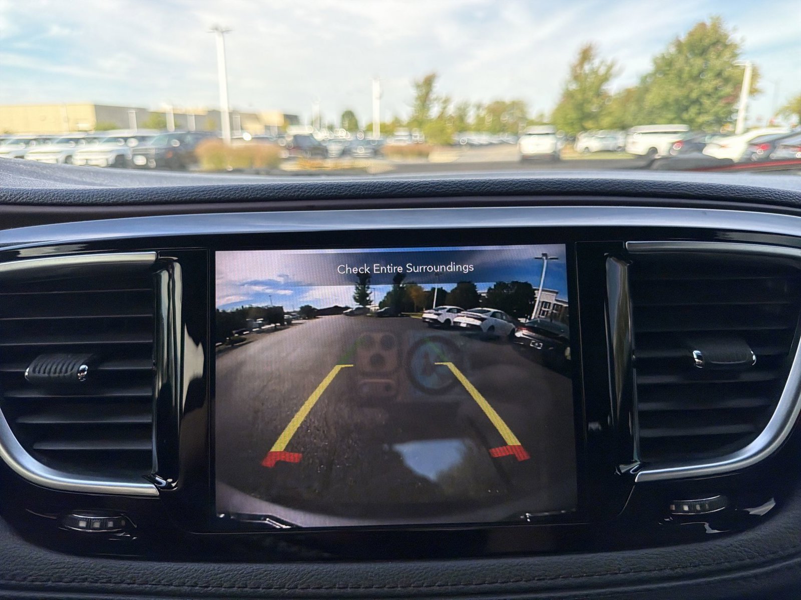 Used 2020 Chrysler Pacifica Limited FWD image 18