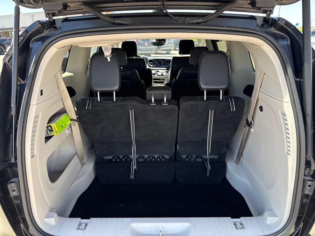 Used 2024 Chrysler Pacifica Touring-L FWD image 44