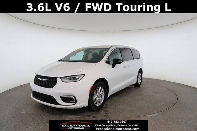 Used 2024 Chrysler Pacifica Touring-L