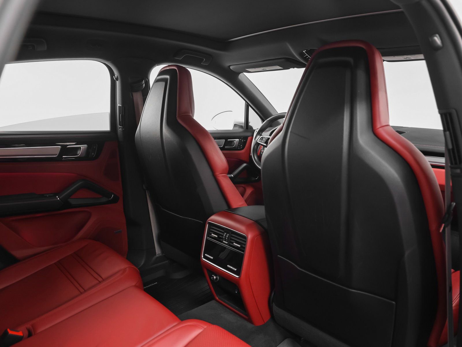 Certified 2022 Porsche Cayenne Platinum Edition image 26