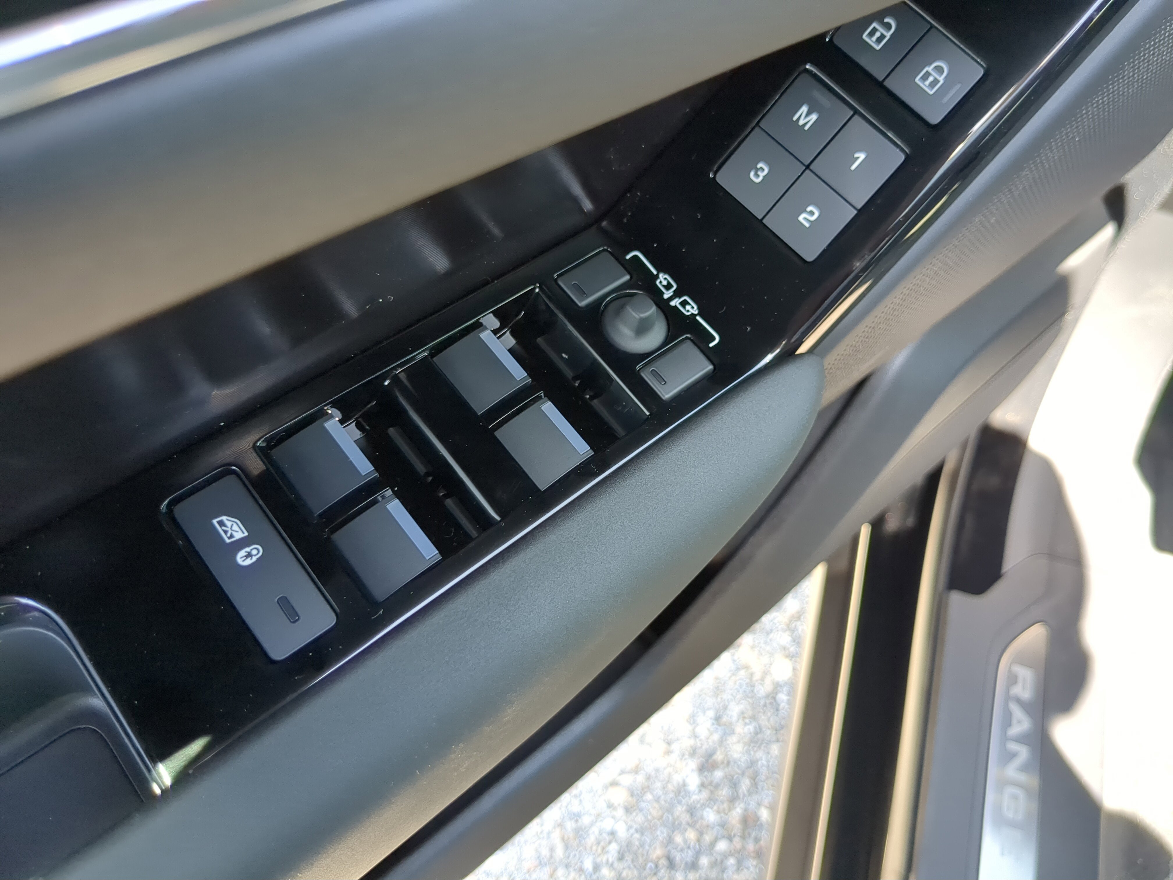 New 2026 Land Rover Range Rover Velar Dynamic SE image 15