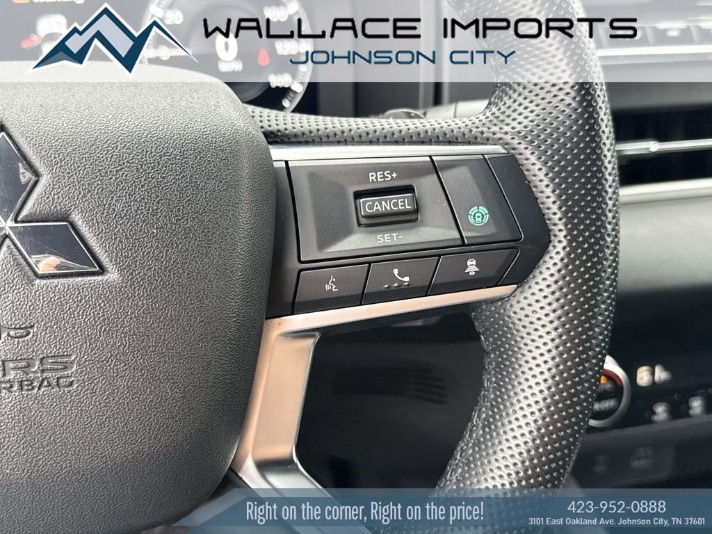 Used 2023 Mitsubishi Outlander SE Black Edition image 32