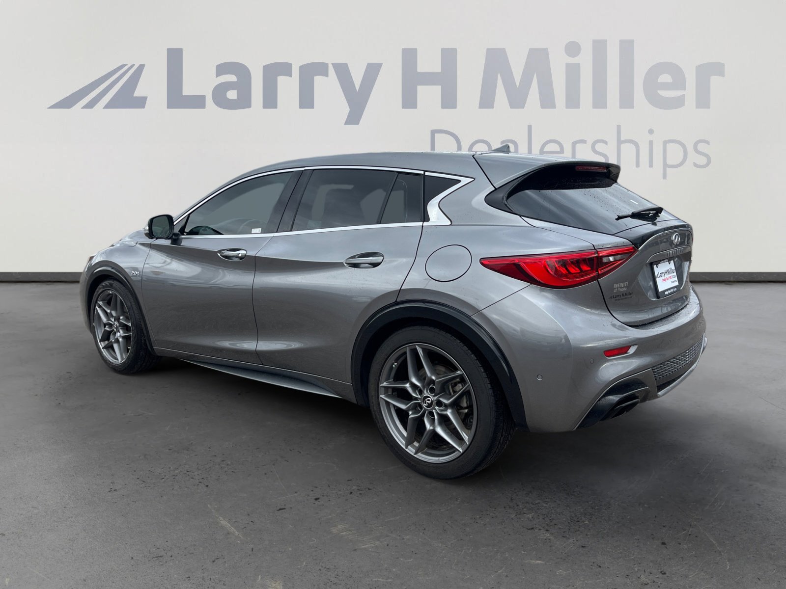 Used 2017 INFINITI QX30 Sport w/ Sport Leather Package image 3