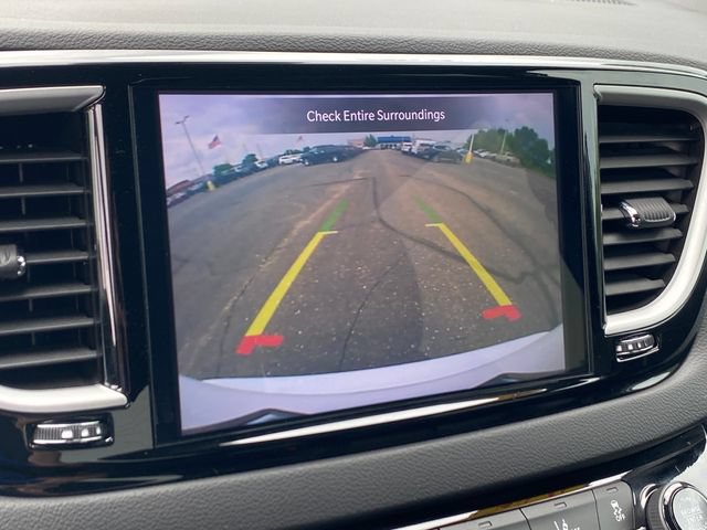 Used 2025 Chrysler Pacifica Select FWD image 11