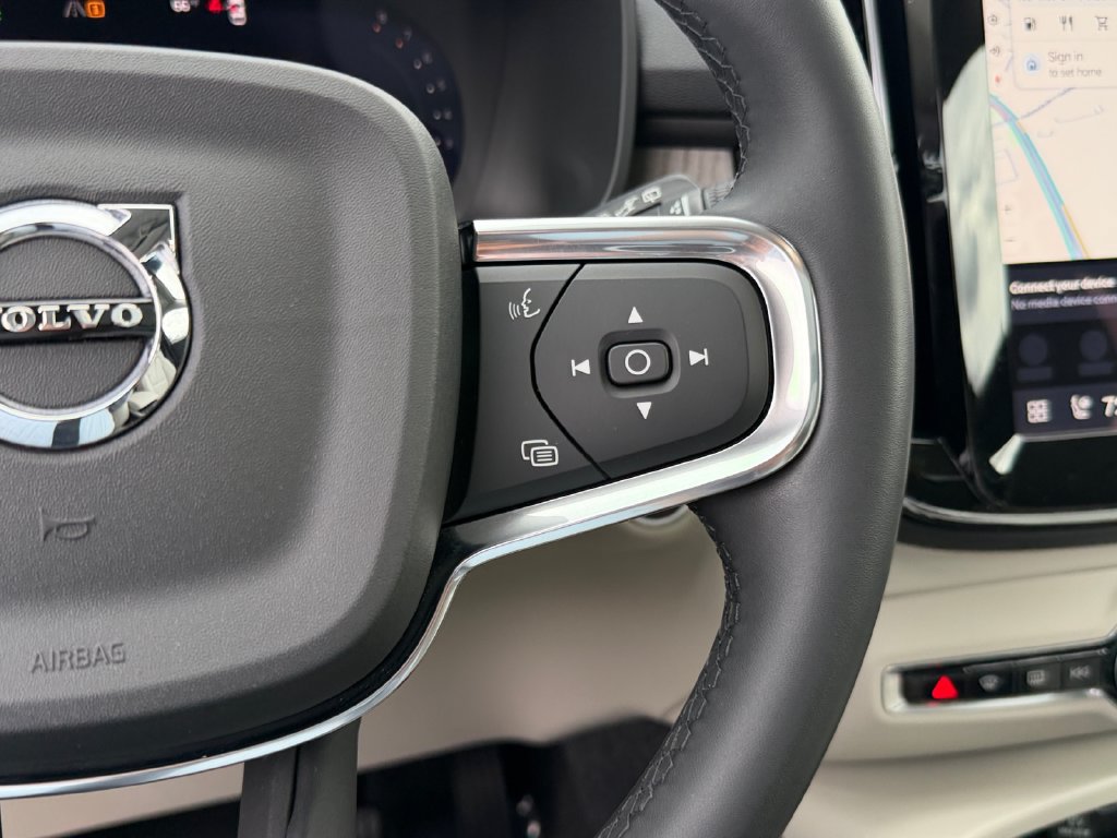 Certified 2024 Volvo XC40 B5 Plus w/ Climate Package AWD/4WD image 19