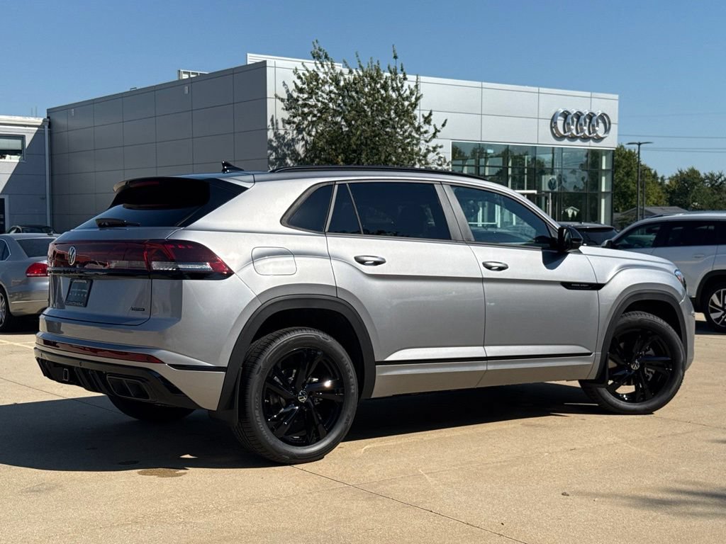 New 2026 Volkswagen Atlas Cross Sport SEL R-Line AWD/4WD image 2