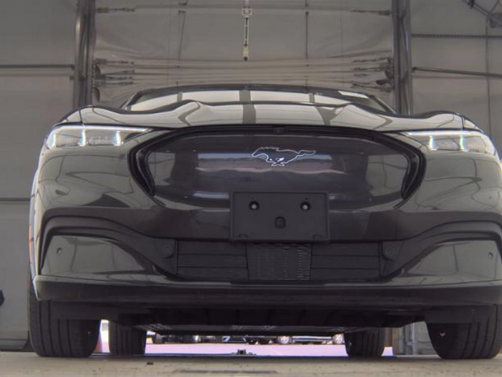 Used 2021 Ford Mustang Mach-E Premium RWD image 4