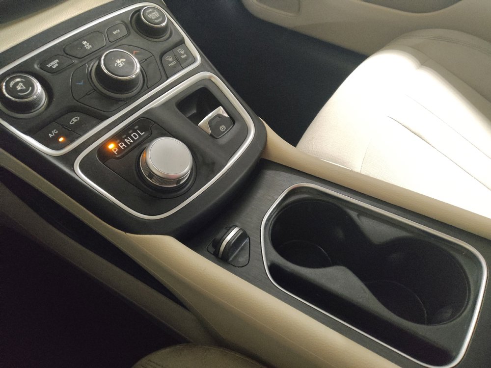 Used 2016 Chrysler 200 Limited image 26
