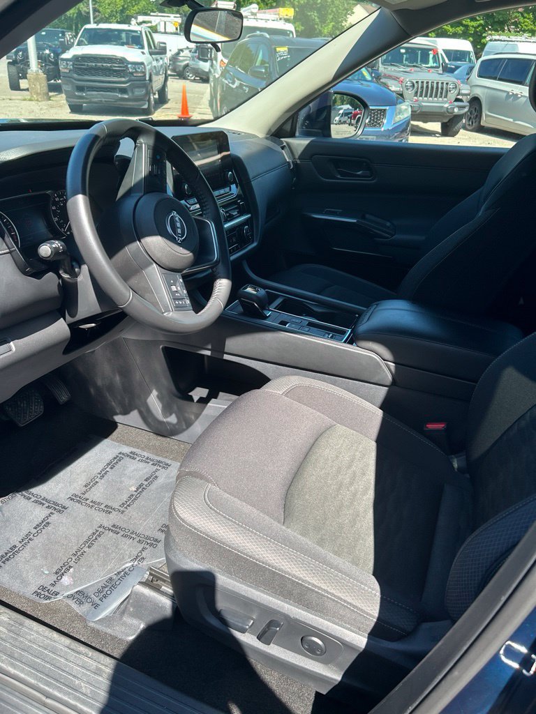 Used 2025 Nissan Pathfinder SV FWD image 9