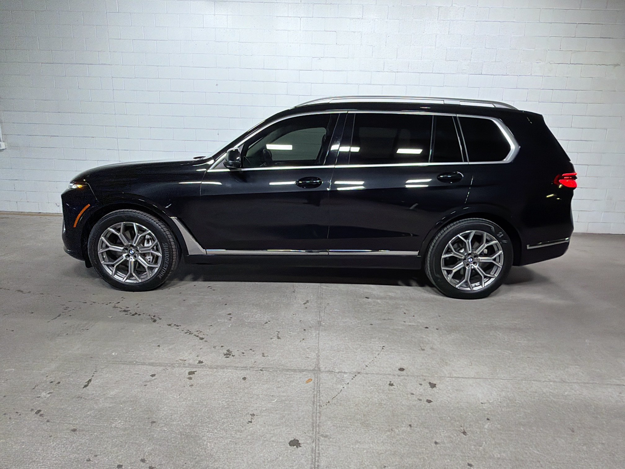 Used 2023 BMW X7 xDrive40i w/ Premium Package AWD/4WD image 2